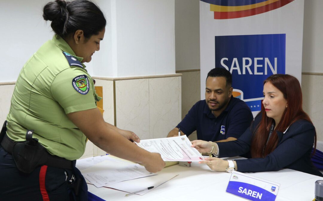 Funcionarios de PoliCaracas fueron beneficiados con jornada de protocolización de títulos universitarios del Saren en el Registro Principal del Distrito Capital