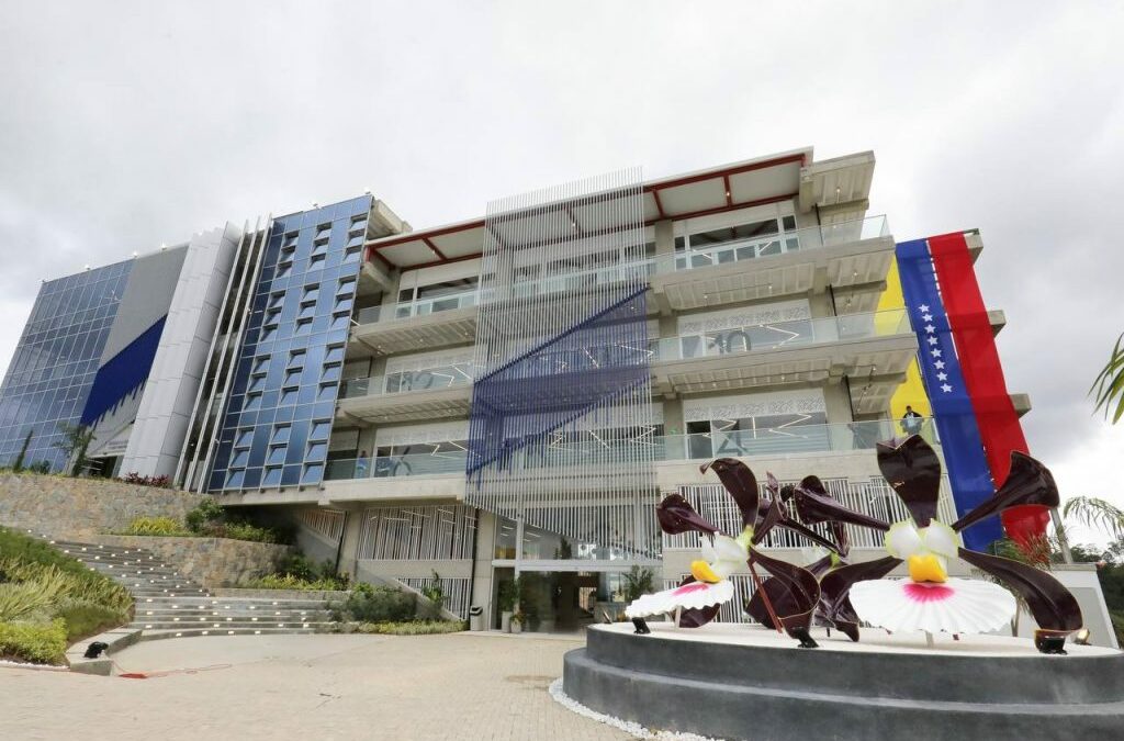 Inaugurada la Universidad de las Ciencias Dr. Humberto Fernández Morán