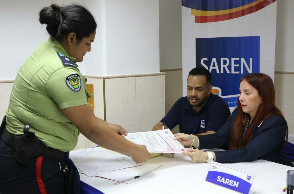 Funcionarios de PoliCaracas fueron beneficiados con jornada de protocolización de títulos universitarios del Saren en el Registro Principal del Distrito Capital