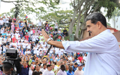 Jefe de Estado recibe Gran Marcha por la Familia y la Vida