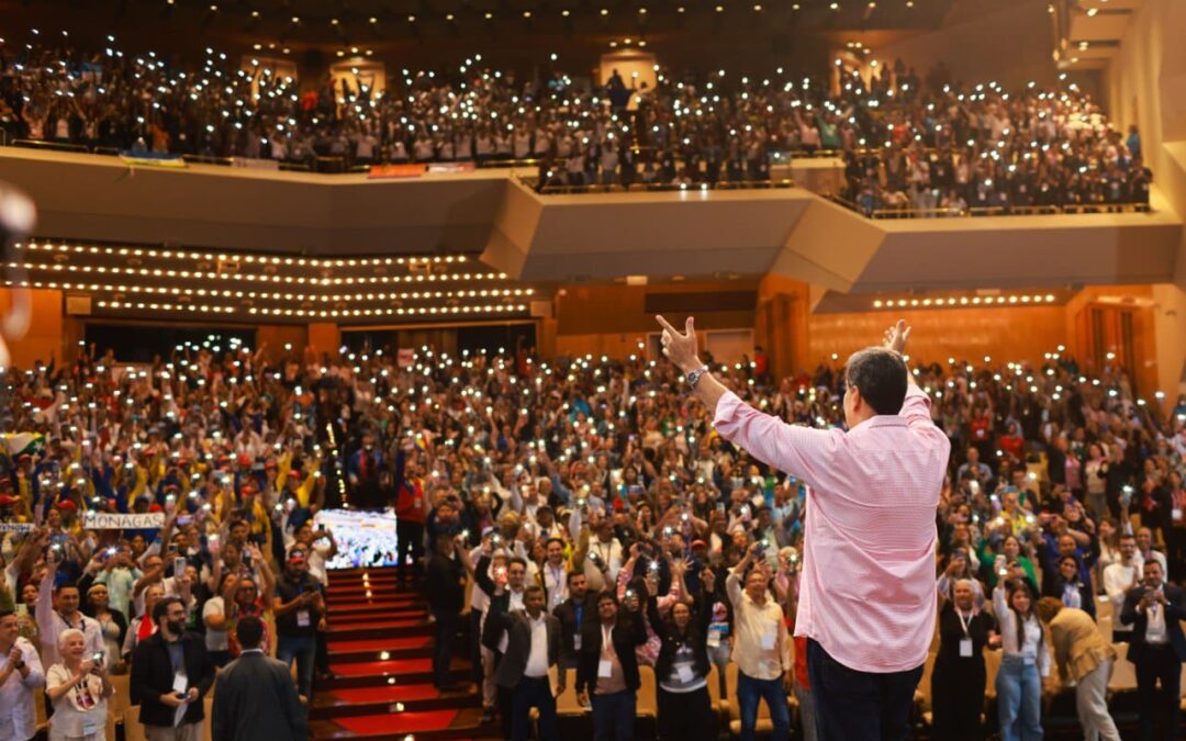 Cierra con éxito Congreso Pedagógico de Maestros Bolivarianos con la participación del presidente Maduro