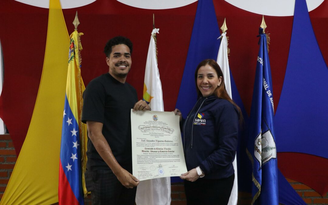 Egresados de Ciencias Fiscales reciben títulos protocolizados en jornada especial del Saren