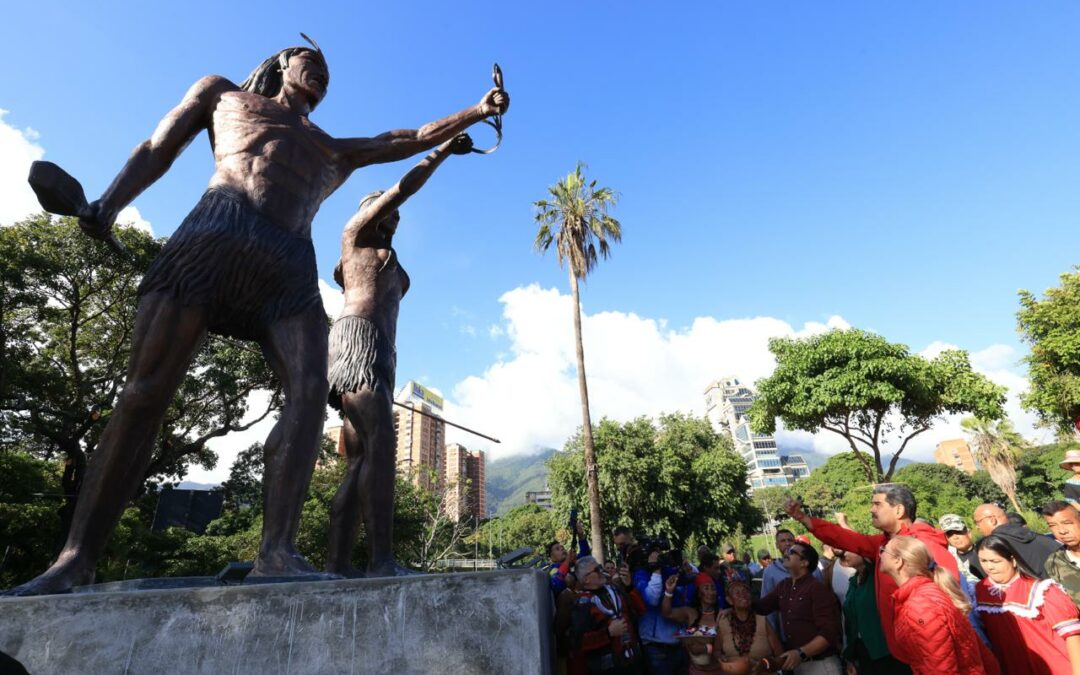 Inaugurados monumentos del indio Guaicaipuro y la india Urquía en Caracas