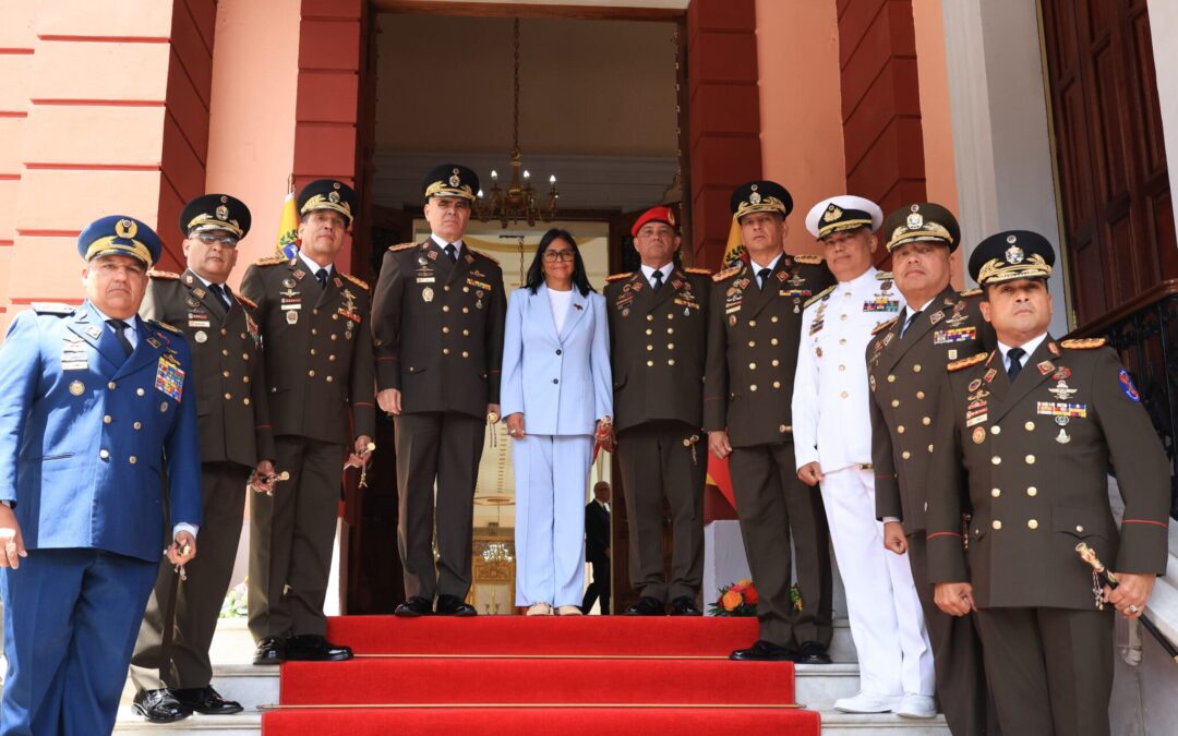 Presidenta (E) Rodríguez reconoce valía del G/J Vladimir Padrino López y el Alto Mando Militar que le acompañó en el ejercicio de sus funciones