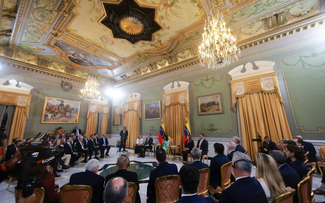 Presidenta (E) Delcy Rodríguez lidera encuentro con inversionistas nacionales e internacionales en Miraflores