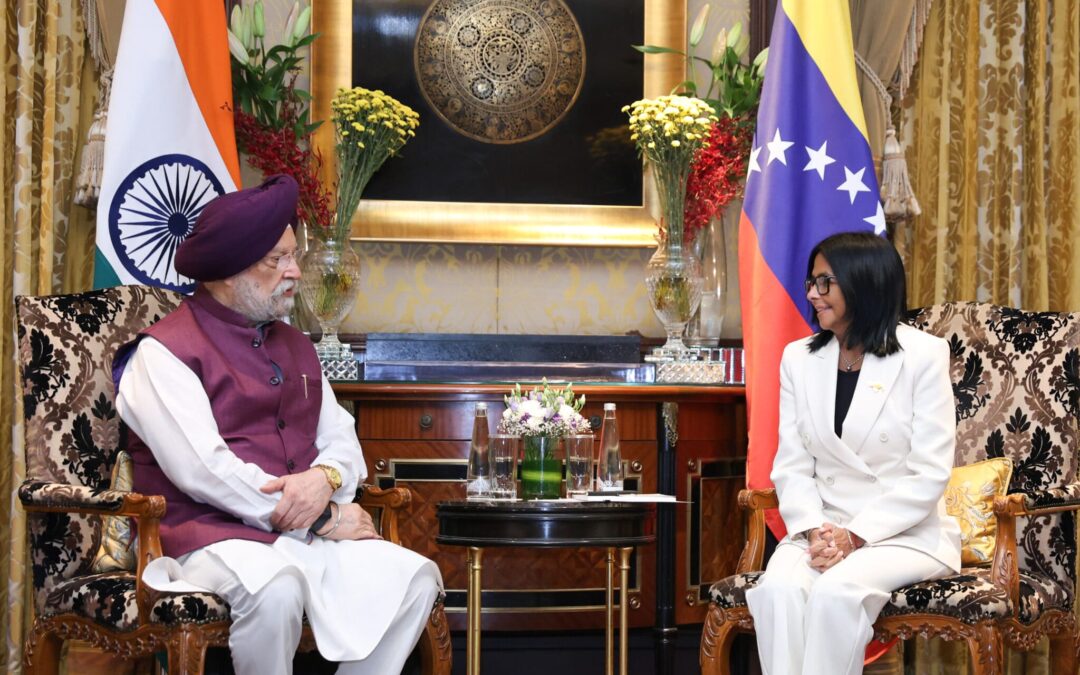 Presidenta (E) Delcy Rodríguez sostiene encuentro con el ministro de Petróleo y Gas Natural de la India Hardeep Singh Puri