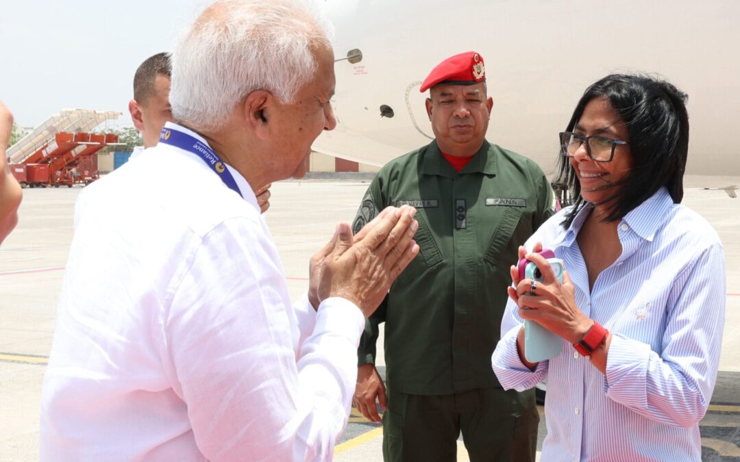 Presidenta (E) Delcy Rodríguez aterriza en la ciudad de Jamnagar y es recibida por autoridades locales