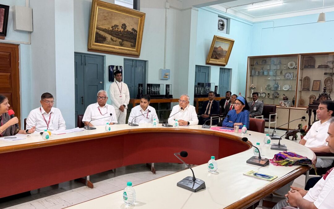 Presidenta (E) Delcy Rodríguez culmina agenda en la India con visita al Instituto de Estudios Superiores Sri Sathya Sai