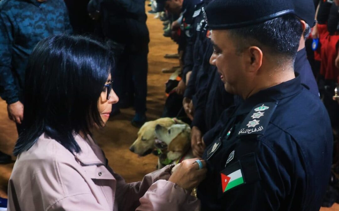 Presidenta (E) Delcy Rodríguez condecora a rescatistas internacionales por labores tras terremotos en Venezuela