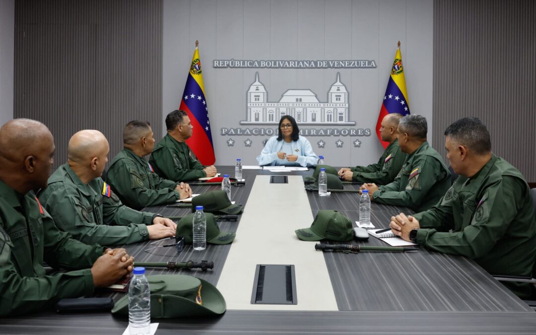 Presidenta (E) Delcy Rodríguez encabeza reunión estratégica con el Alto Mando Militar
