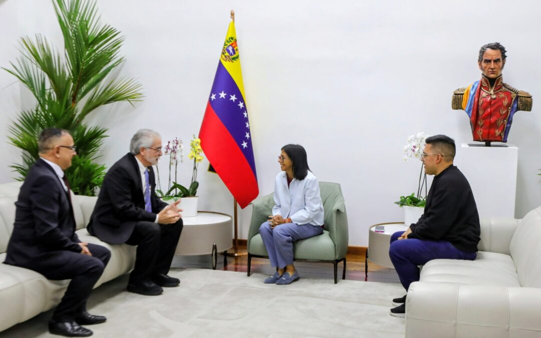 Presidenta (E) Delcy Rodríguez encabezó encuentro interreligioso por la paz con líderes evangélicos