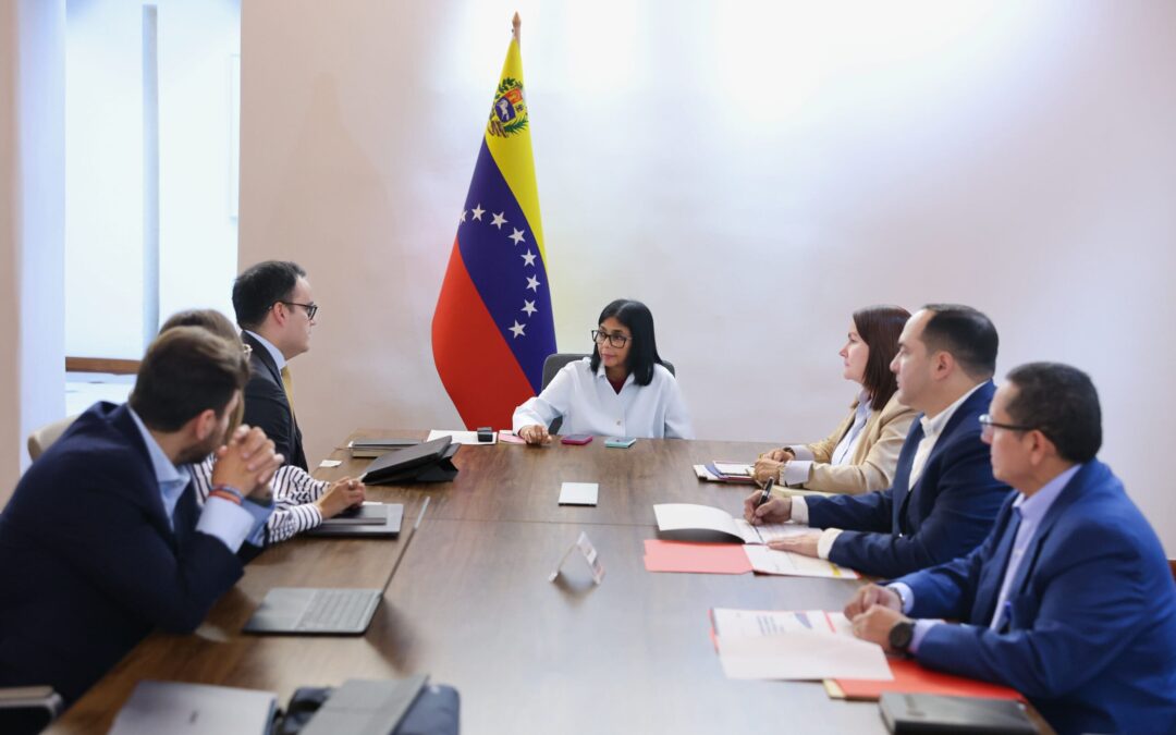 Presidenta (E) Delcy Rodríguez se reunió con el Gabinete Económico en Caracas
