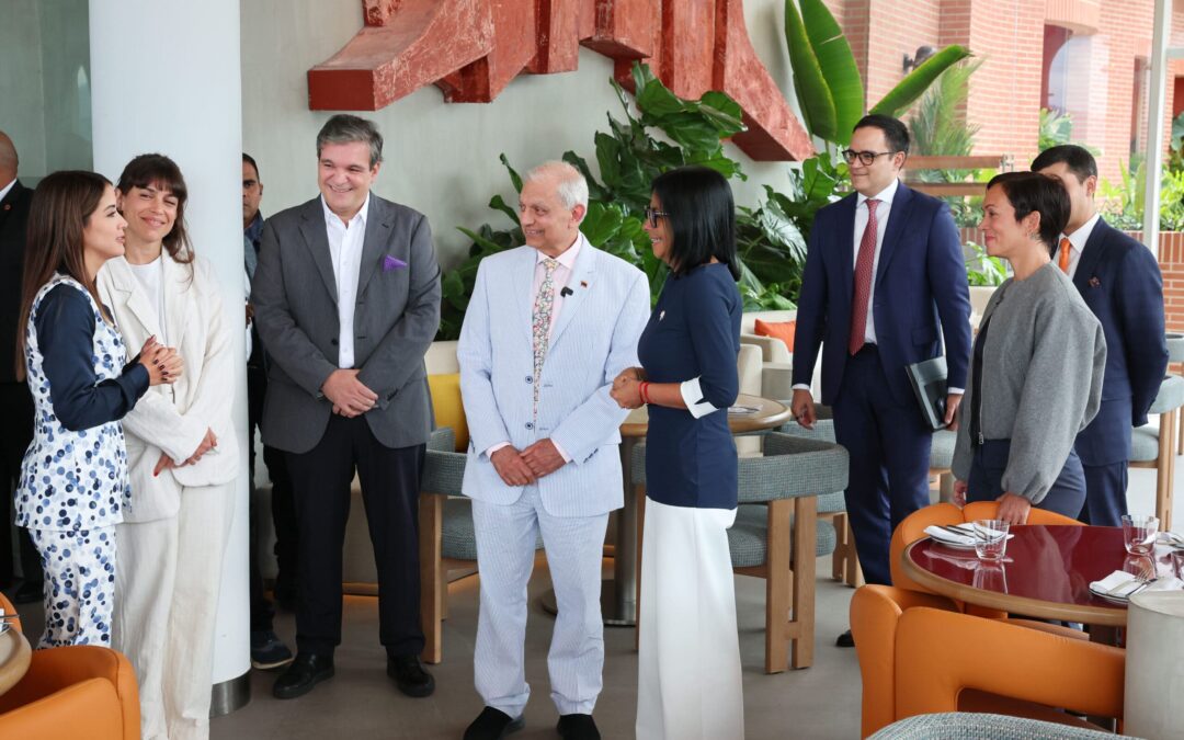 Presidenta (E) Delcy Rodríguez constató avances de inversión privada en visita al nuevo Hotel Londres            