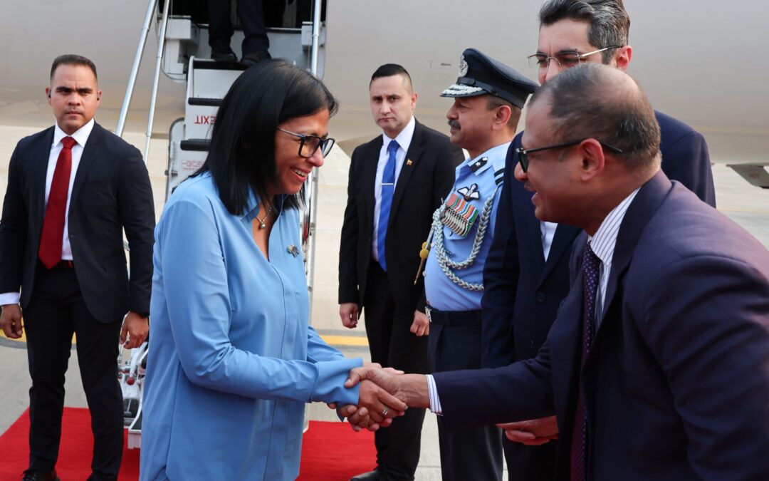 Presidenta (E) Delcy Rodríguez inicia visita de trabajo a la República de la India