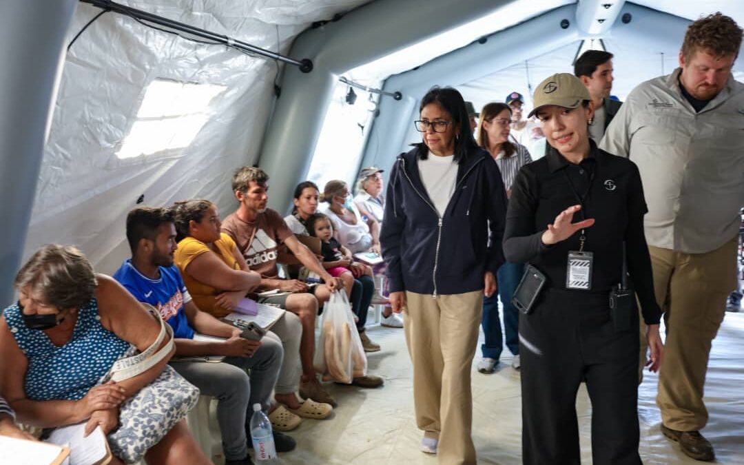 Presidenta (E) Delcy Rodríguez recorre hospital de campaña Samaritan’s Purse