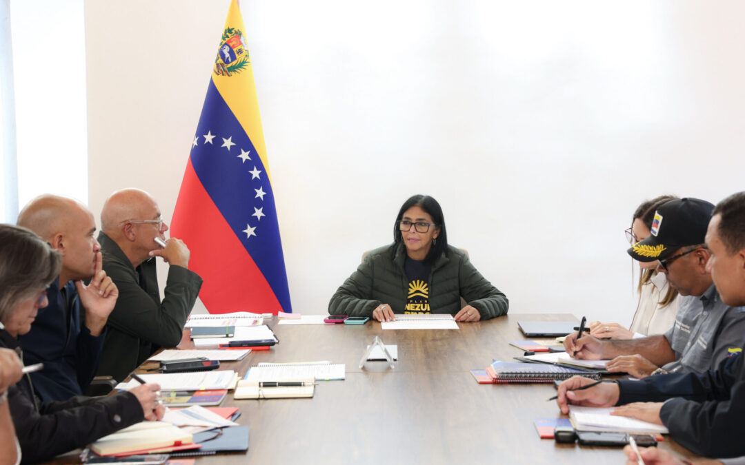 Presidenta Delcy Rodríguez evalúa despliegue de campamentos transitorios en reunión con Estado Mayor