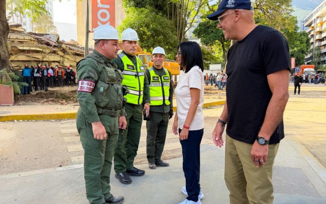 Presidenta (E) Delcy Rodríguez constata labores de salvamento y remoción de escombros en el municipio Chacao