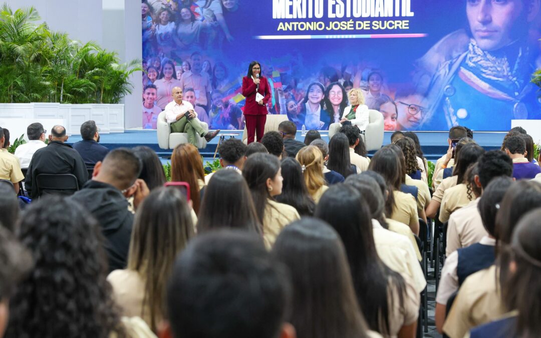 Presidenta Delcy Rodríguez reconoció mérito estudiantil a más de 400 bachilleres con mejor promedio académico